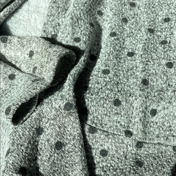 Bailey Lane Gray Long Sleeve Polka Dot Tee - Picture 6 of 6